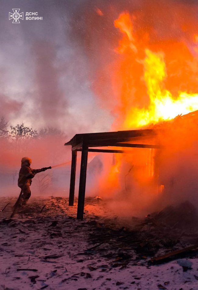 На Волині під час пожежі постраждали жінка та дитина