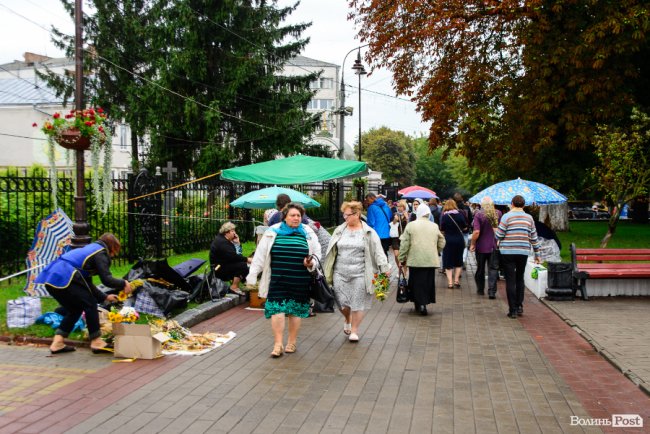 Як лучани на Маковія святили трави та мед. ФОТОРЕПОРТАЖ