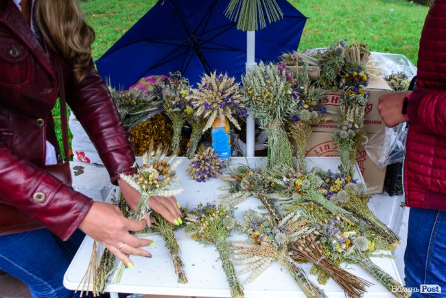 Як лучани на Маковія святили трави та мед. ФОТОРЕПОРТАЖ