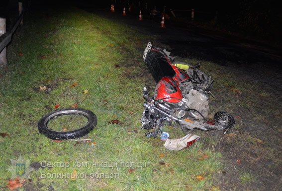 На Волині зіткнулись два мотоцикли: одна людина загинула, двоє в лікарні