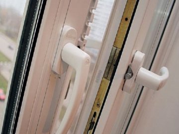 У Києві дитина розбилась на смерть, випавши із балкону багатоповерхівки