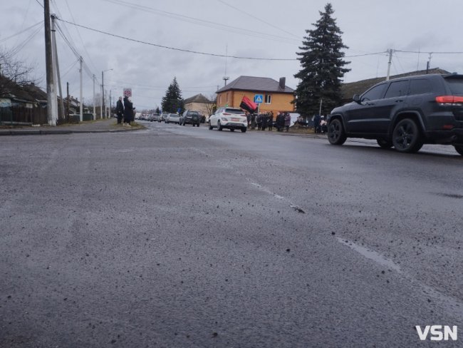 Волиняни навколішки зустріли тіло Героя, вбитого дроном-камікадзе