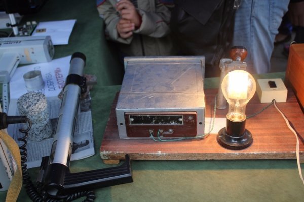 На Театральному майдані лучан навчали правил безпеки та проводили експерименти. ФОТО