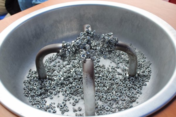 На Театральному майдані лучан навчали правил безпеки та проводили експерименти. ФОТО