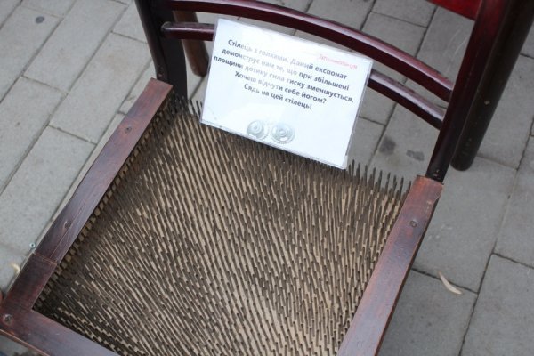 На Театральному майдані лучан навчали правил безпеки та проводили експерименти. ФОТО