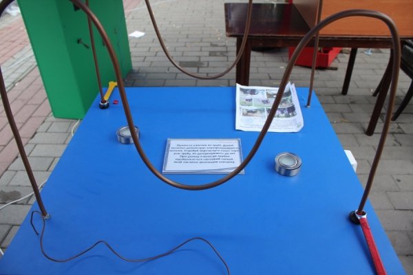 На Театральному майдані лучан навчали правил безпеки та проводили експерименти. ФОТО