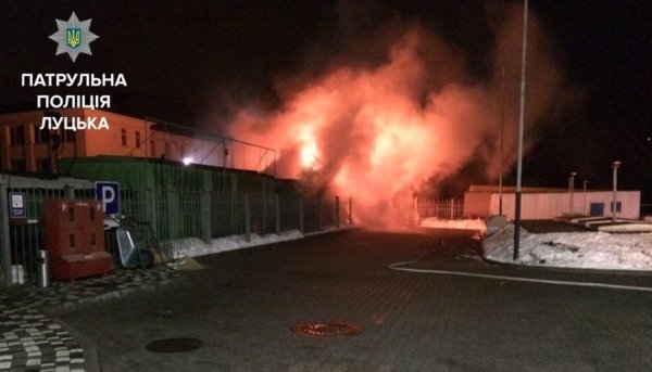 Луцькі поліцейські виявили пожежу, яка спалахнула посеред ночі