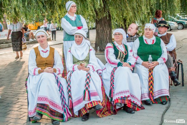 Як колоритні іноземці фестивалили у центрі Луцька. ФОТО