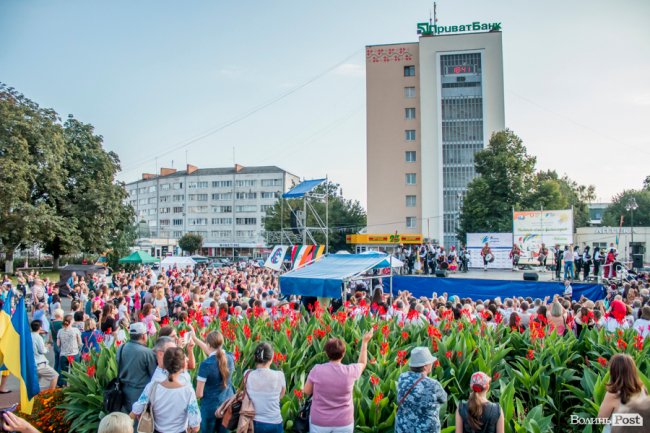 Як колоритні іноземці фестивалили у центрі Луцька. ФОТО