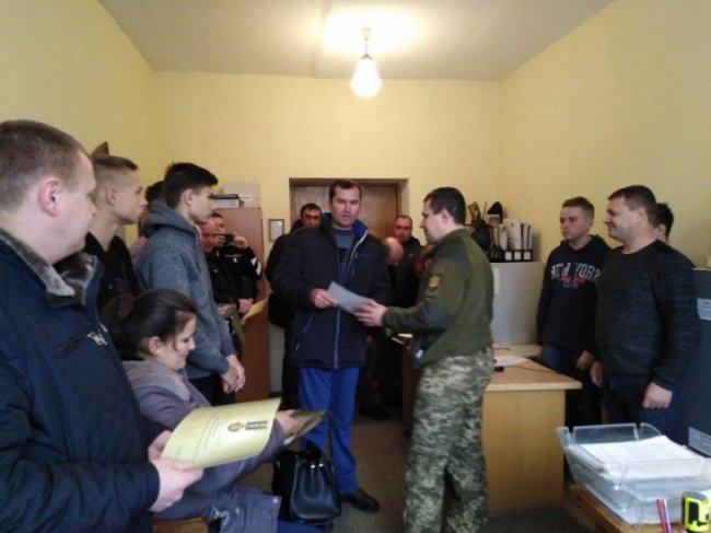 Відзнаки Президента України отримали 30 військових з Рожища