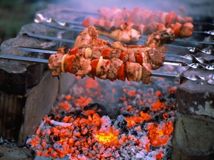 Шашлик з димком: скільки коштує в Нововолинську закинути м’ясо на мангал