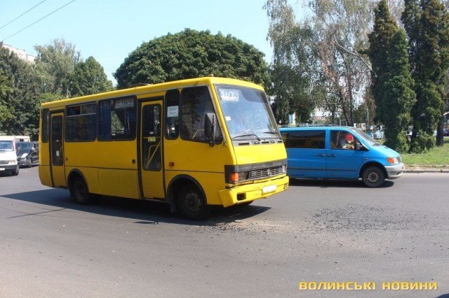 У Луцьку маршрутка в’їхала в Lexus