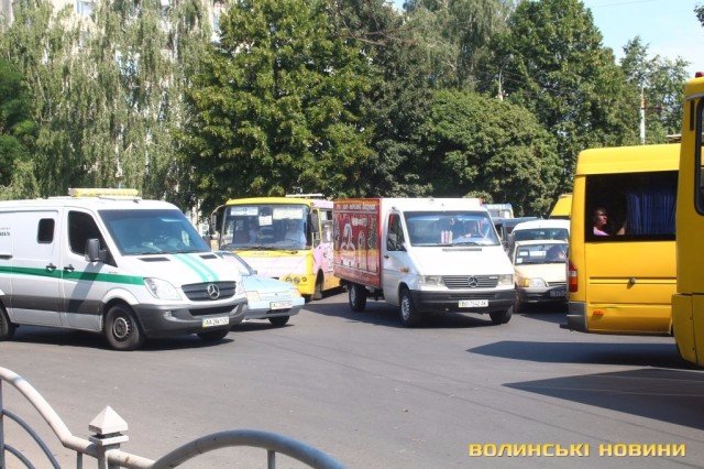 У Луцьку маршрутка в’їхала в Lexus