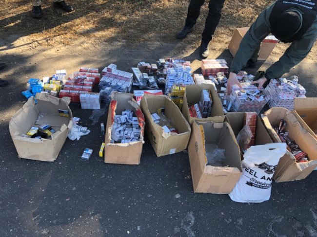 У волинянина на кордоні вилучили цигарок на 440 тисяч. ФОТО