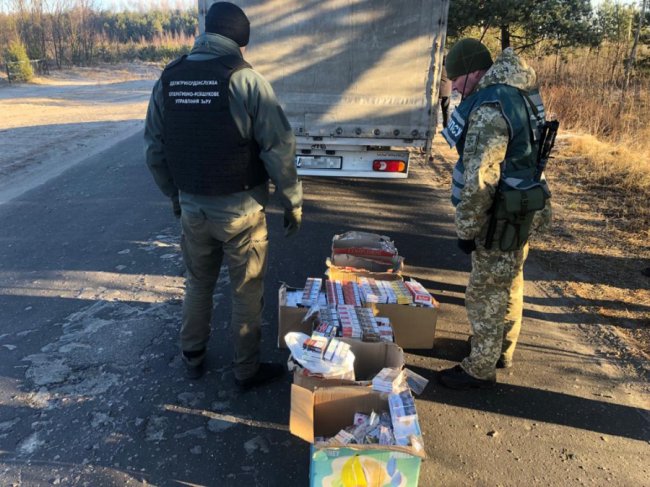 У волинянина на кордоні вилучили цигарок на 440 тисяч. ФОТО