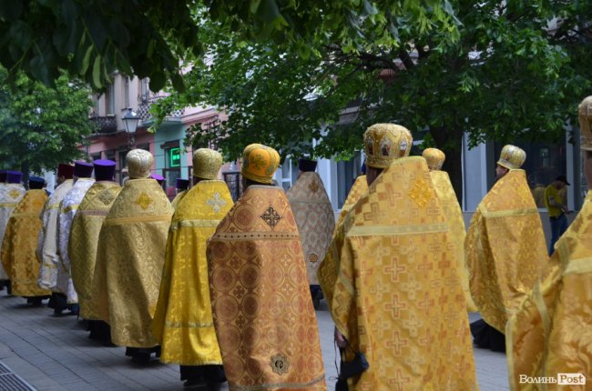 У Луцьку хресною ходою пройшли прихильники церкви Московського патріархату. ФОТО