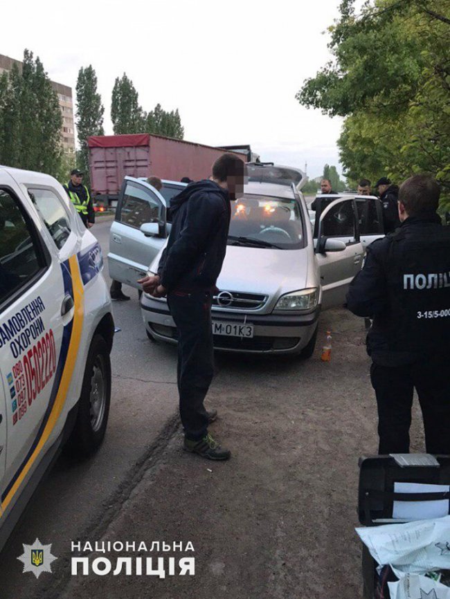 Впіймали на гарячому: на Миколаївщині затримали крадіїв терміналів. ФОТО