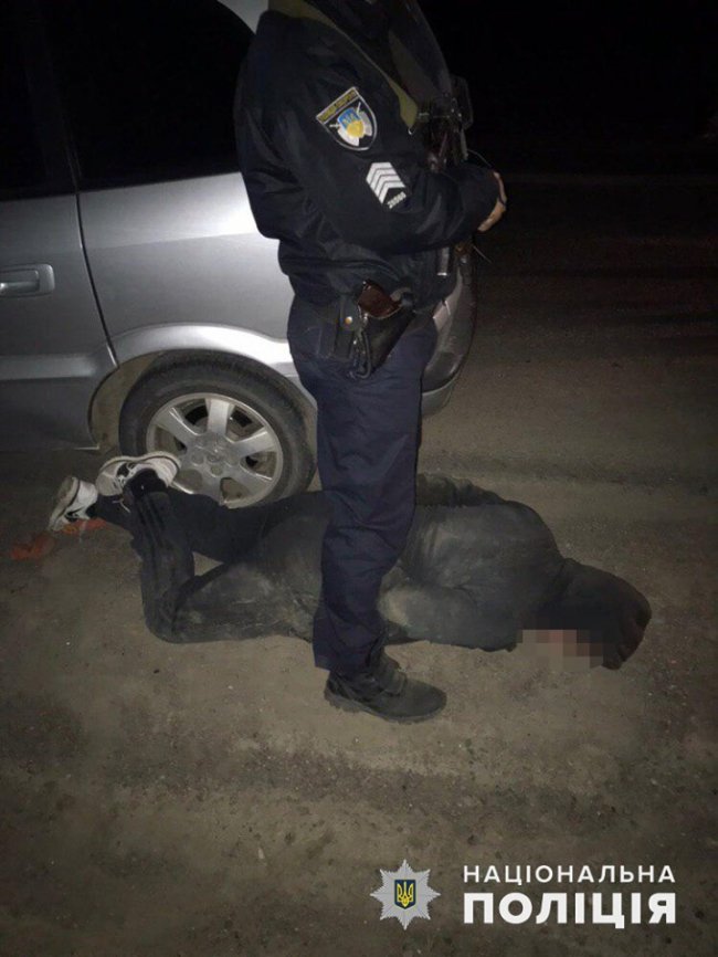 Впіймали на гарячому: на Миколаївщині затримали крадіїв терміналів. ФОТО