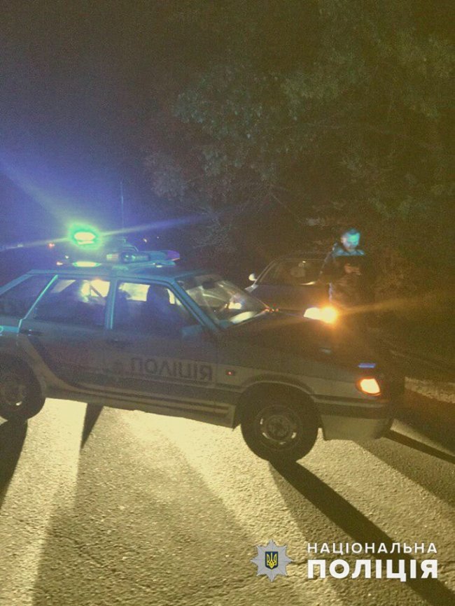 Впіймали на гарячому: на Миколаївщині затримали крадіїв терміналів. ФОТО