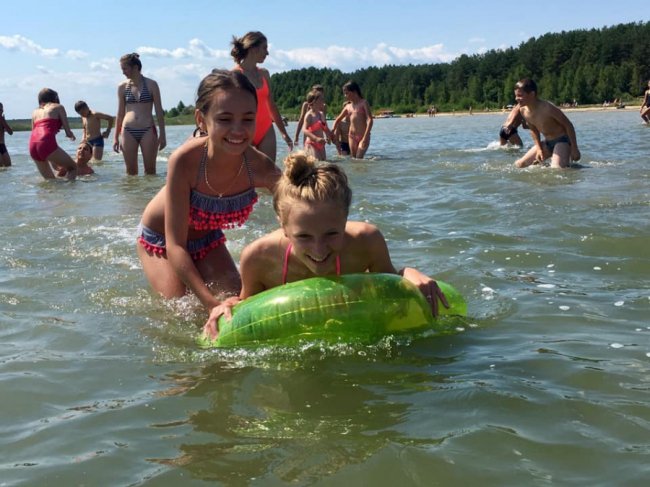 «Олімпійські» змагання та майстер-класи з плавання: як у волинських таборах відпочиває дітвора. ФОТО