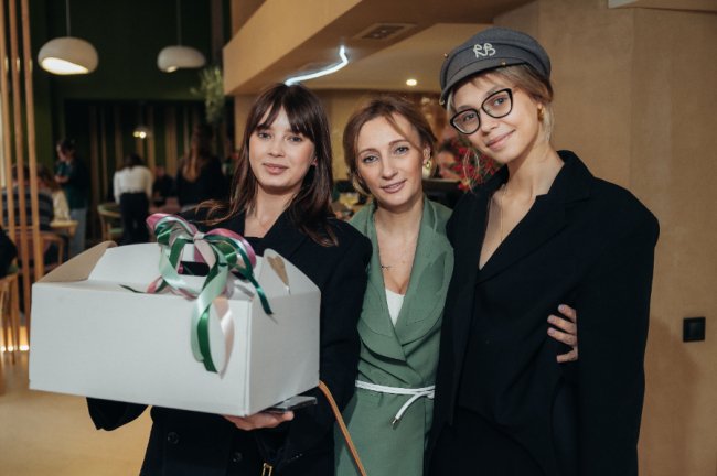 Алла Теліга з доньками Діаною та Марією