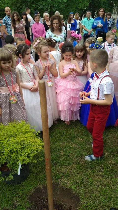 Ніяких повітряних кульок: у луцькому дитсадку влаштували еко-випускний. ФОТО