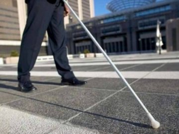 Підприємців просять у Луцьку покращити умови для людей з порушеннями зору