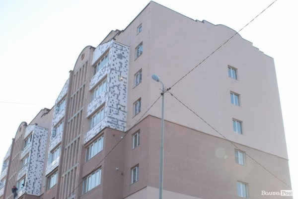 Лучанка «воює» із забудовником, який звів будинок з «браком». ФОТО