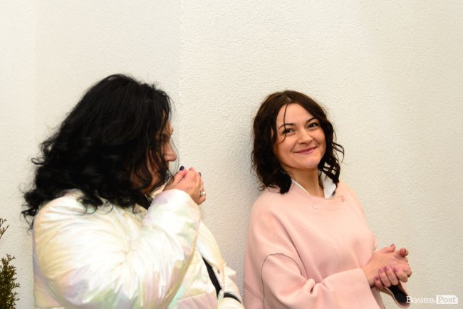 Зі знижками та цінними подарунками: у Луцьку грандіозно відкрилий шоурум меблів і декору «МакКо»*