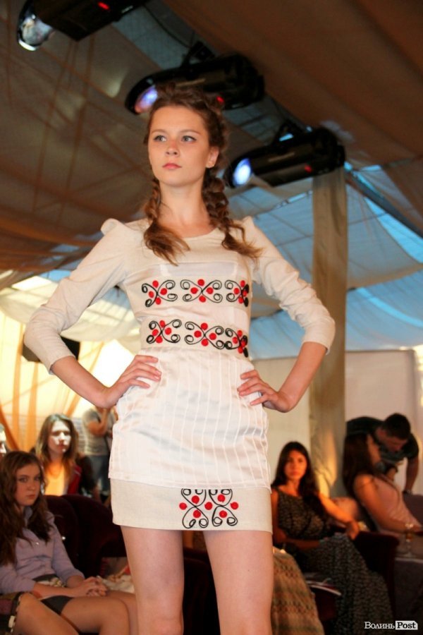 Довгоногі красуні, купальники, сукні: День моди в Луцьку. ФОТО