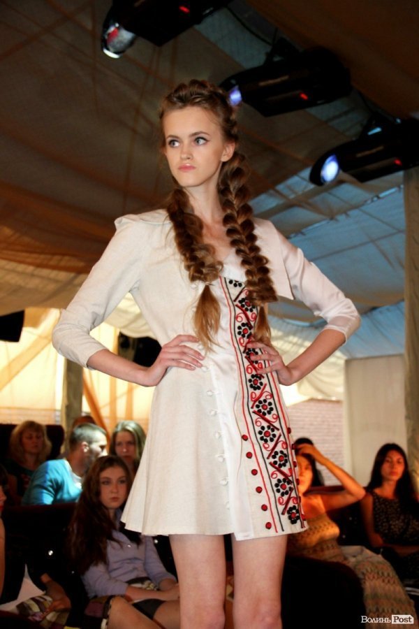 Довгоногі красуні, купальники, сукні: День моди в Луцьку. ФОТО