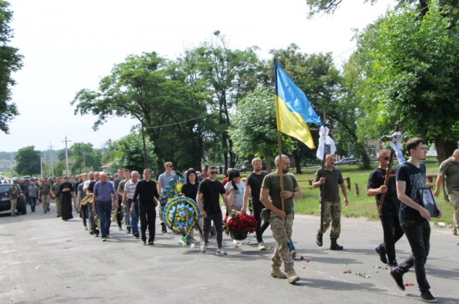 Не дожив 33-річчя лише 5 днів: на Волині попрощалися із Героєм Богданом Янчишиним