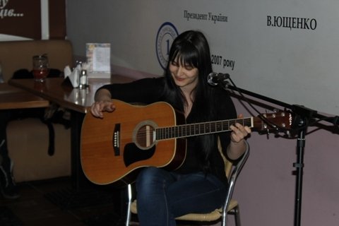 У Луцьку поет-каратист презентував вірші «про поганих дівчат». ФОТО