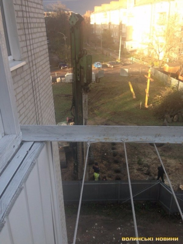 У Луцьку будують церкву ‒ двигтять навколишні будинки