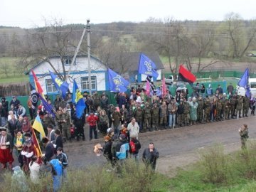 На Черкащині порвали прапори Партії регіонів. ФОТО. ВІДЕО