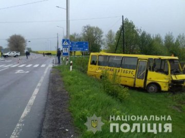 Показали відео з місця аварії на Волині, де загинув водій шкільного автобуса