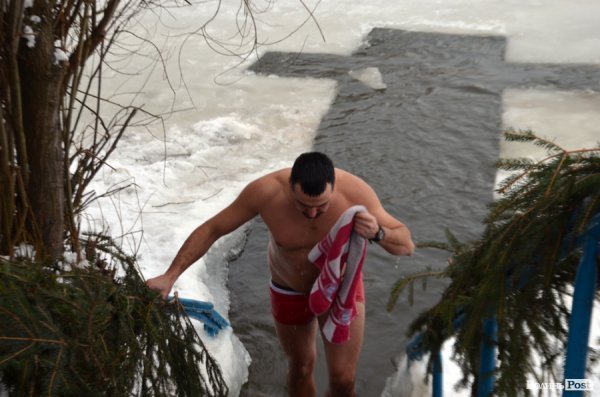 Лід, ополонка та Йорданська вода: Водохреще у Луцьку 