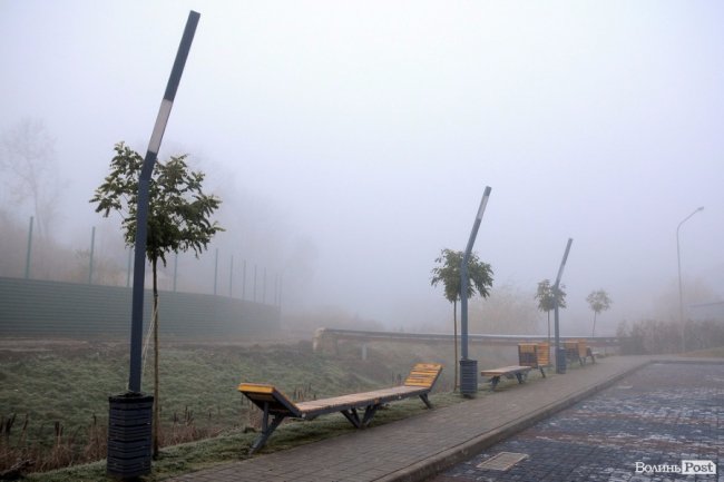 Паморозь і густий туман: чарівний ранок у Луцьку. ФОТО