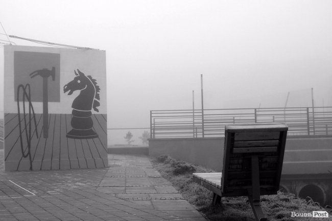 Паморозь і густий туман: чарівний ранок у Луцьку. ФОТО