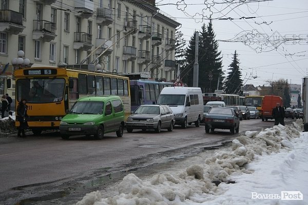 У центрі Луцька – затор. ФОТО
