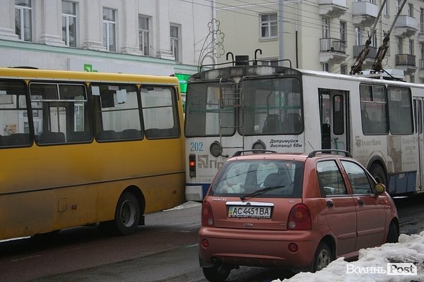 У центрі Луцька – затор. ФОТО