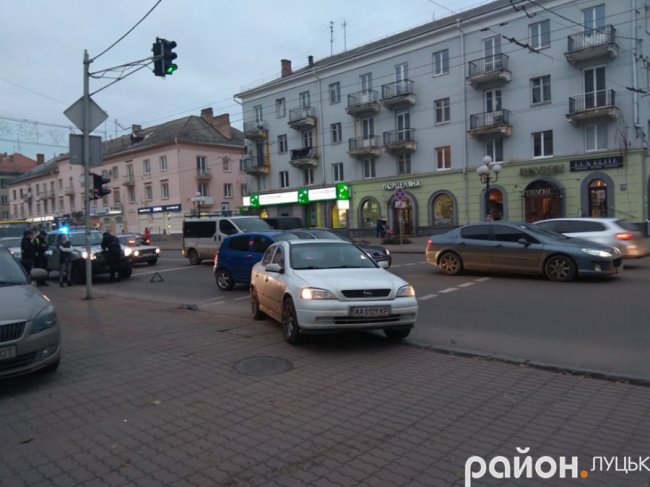 У Луцьку на переході зіткнулися два легковики