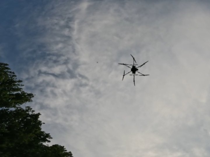 На Харківщині російський дрон атакував цивільних, які їхали за пенсією та продуктами