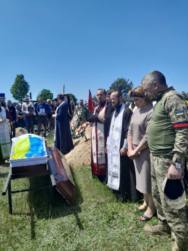Двоє синів тепер без батька: на Волині попрощалися із Героєм Іваном Соколом
