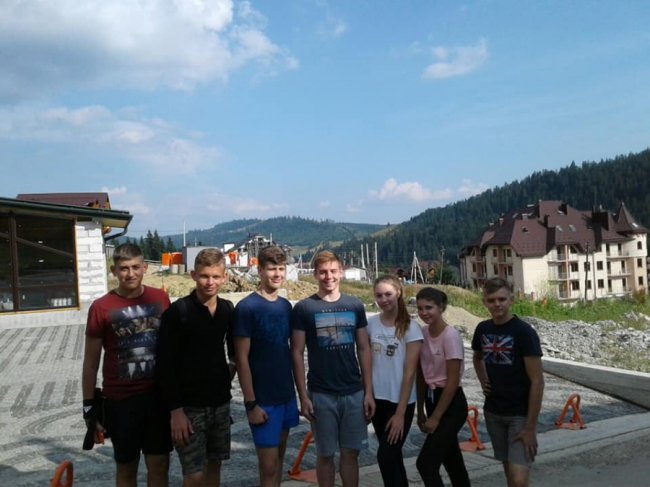 Юні луцькі спортсмени відпочивають в Буковелі. ФОТО