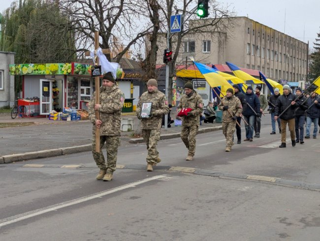 Загинула внаслідок авіаційного удару: на Волині попрощалися з військовослужбовицею Мариною Ізотовою