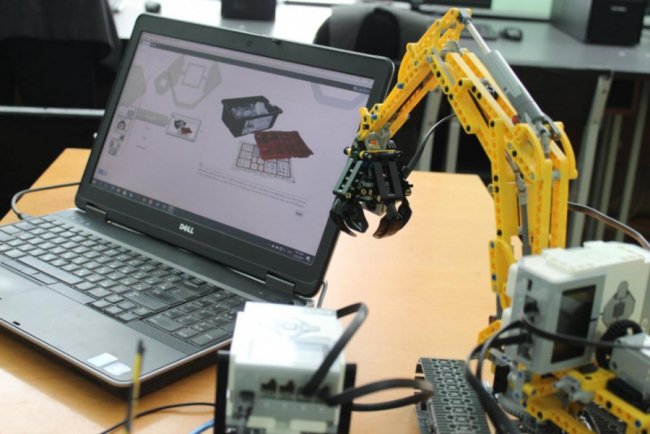 У Луцькому НТУ відкрили майстерню робототехніки. ФОТО