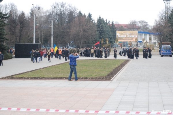 Луцьк сумує: хода до могили Героя Майдану. ФОТО