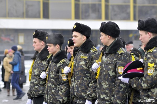 Фото прощання з міським головою Луцька Миколою Романюком