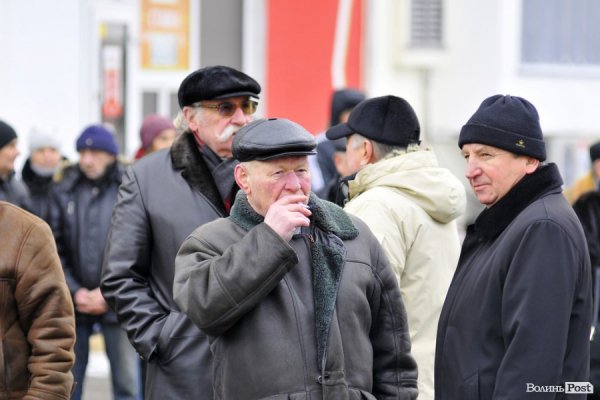 Фото прощання з міським головою Луцька Миколою Романюком